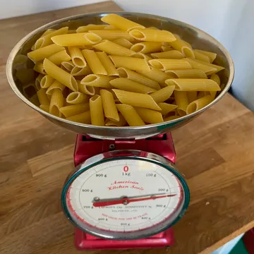 Picture of pasta pesto with peas